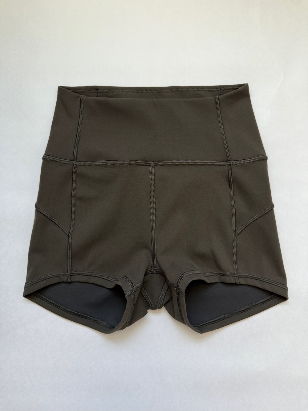 NWOT Lululemon In Movement High-Rise Short 2.5” Everlux in Dark Olive Size 2